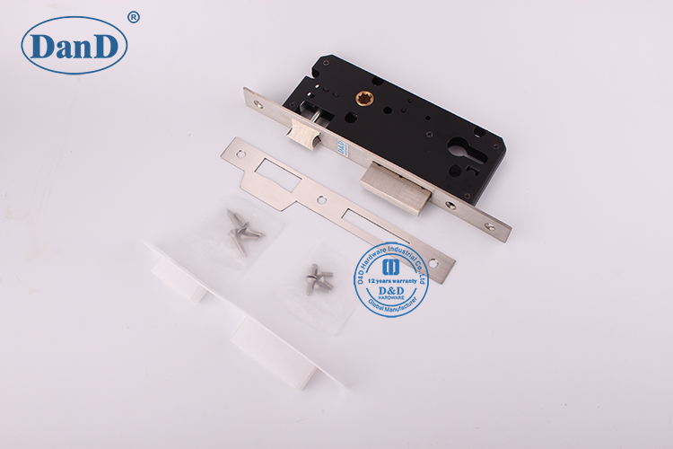 Type de verrouillage de la porte avant-D et D du mat&eacute;riel.-4585