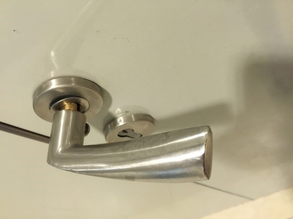 Prot&eacute;gez votre porte avec du mat&eacute;riel de haute qualit&eacute; 02d et D Hardware.J