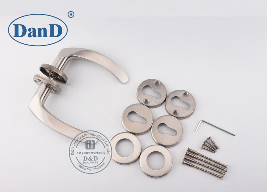 Hardware de poign&eacute;e de levier en acier inoxydable.