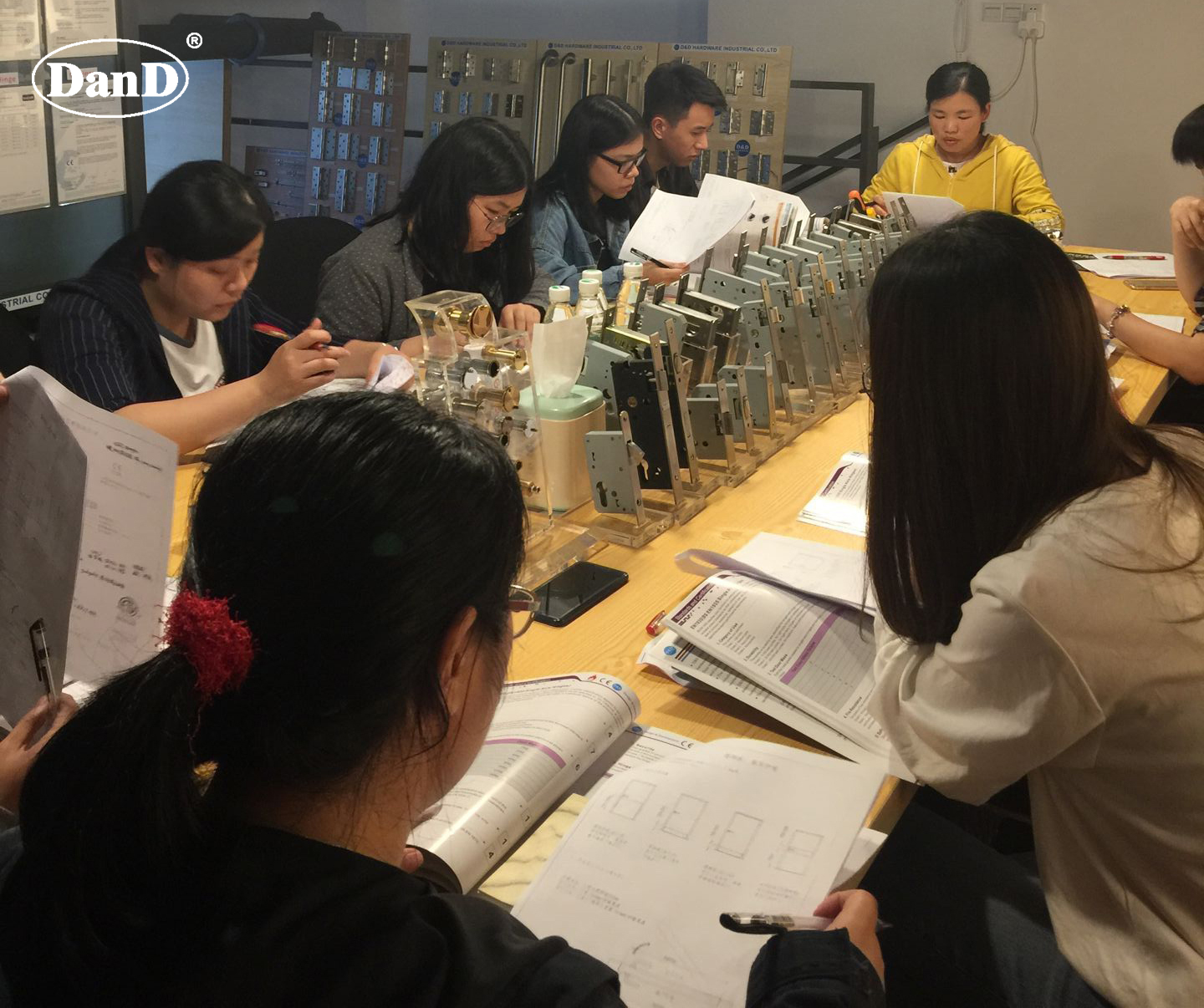 Comment l'&eacute;quipe D&D qualifi&eacute;e peut aider les clients &agrave; trouver la bonne solution-d et le mat&eacute;riel D