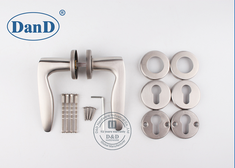 Poign&eacute;e de porte d'entr&eacute;e-D et D