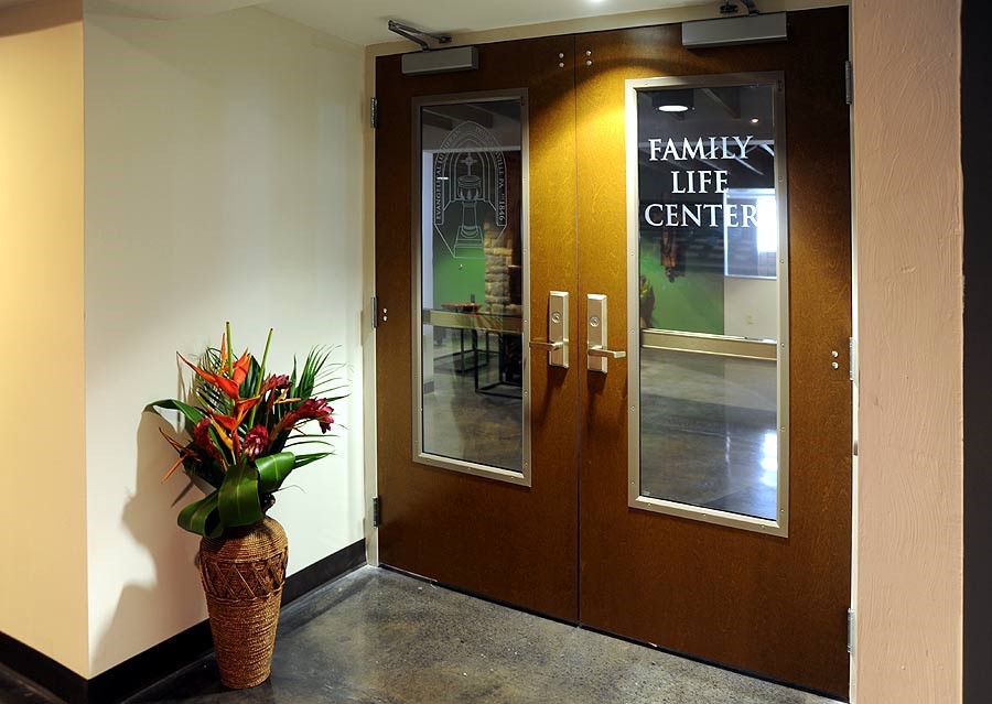 Comment installer correctement les charni&egrave;res de porte sur la porte-D et le mat&eacute;riel D